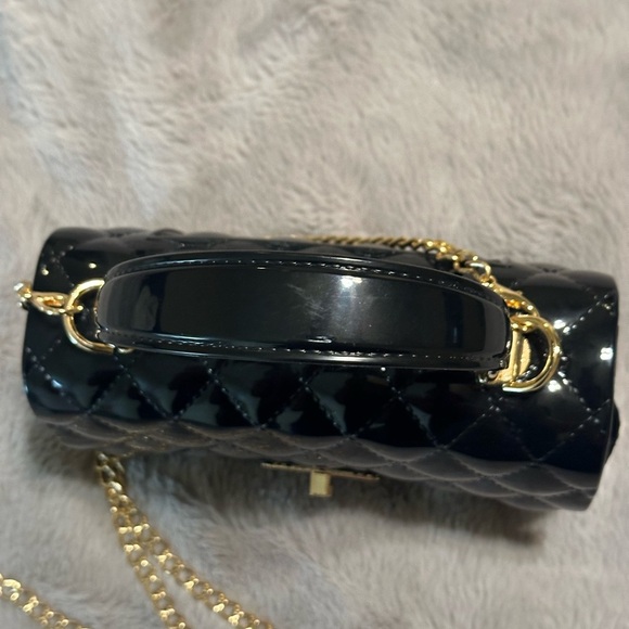 Forever 21 Small Black Vinyl Quilted Handbag Detachable Gold Lock and Chain - Picture 2 of 12